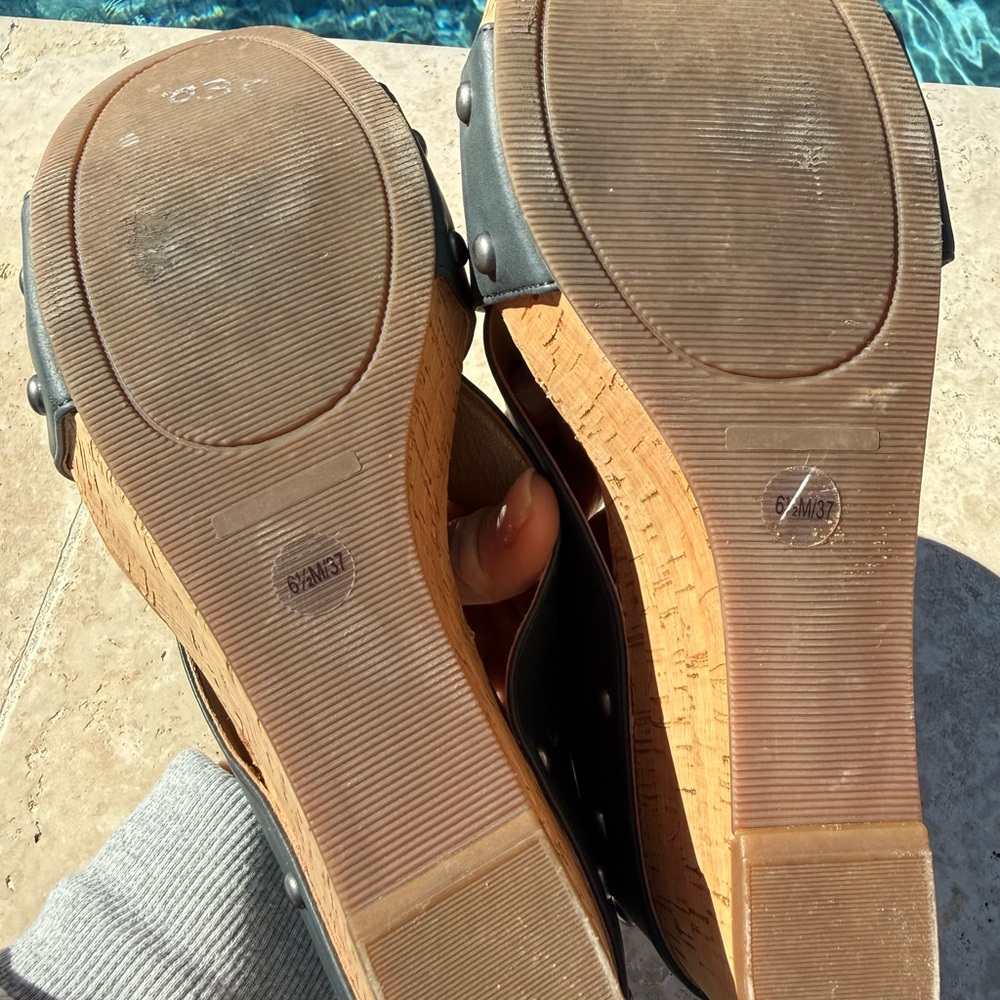 Lucky Brand Women's Black Leather Mules - Picture 8 of 14